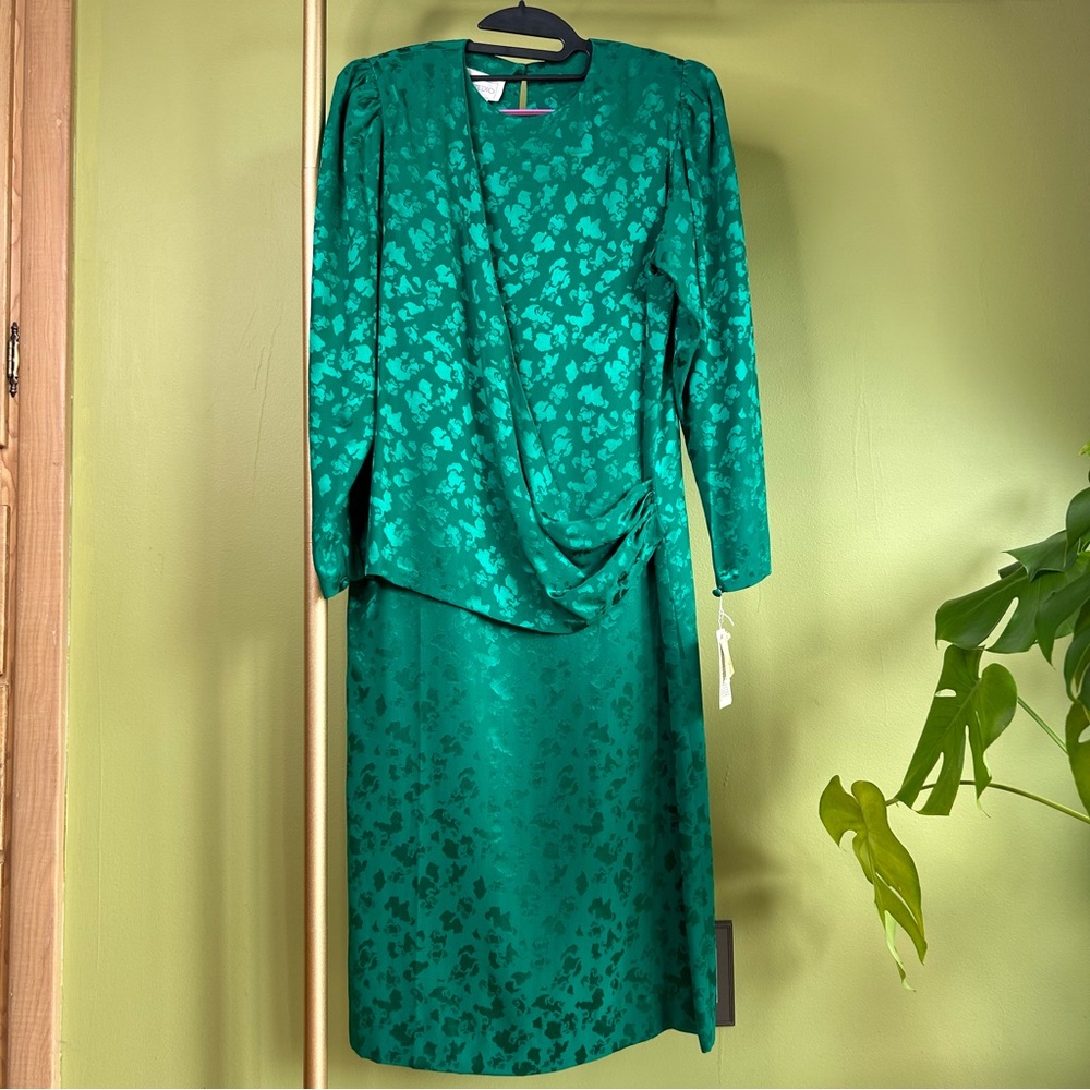 Vintage 100% Silk Emerald Green Jacquard Dress. Still has Macy’s tag.